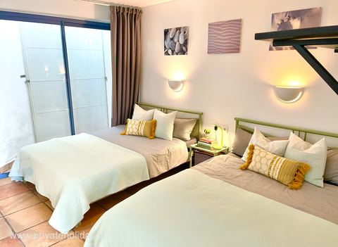 Chambre avec deux lits simples et porte coulissante – Costa Calma, Fuerteventura