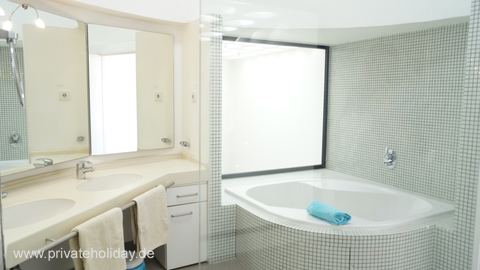 Bathroom with double sink and bathtub – Costa Calma, Fuerteventura
