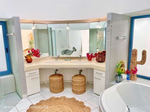 Baño con doble lavabo y bañera exenta – Costa Calma, Fuerteventura
