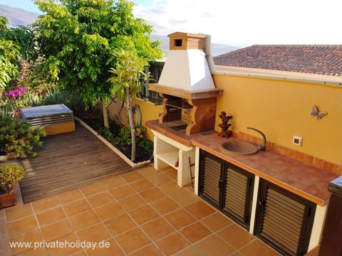 Outdoor terrace with barbecue and sink – Candelaria, Tenerife
