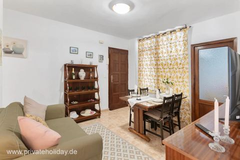 Salon z jadalnią i kwiecistą zasłoną – Santa Cruz de La Palma, La Palma