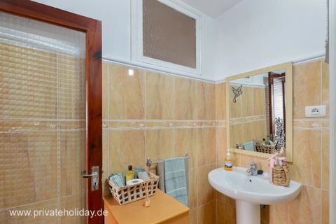 Łazienka z umywalką i kabiną prysznicową – Santa Cruz de La Palma, La Palma