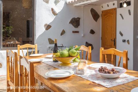 Eettafel met fruitschaal en terras – Santa Ursula, Teneriffa