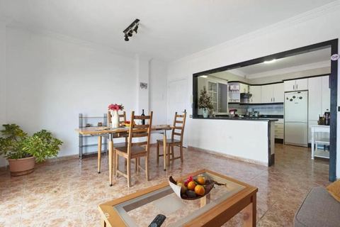 Eethoek met open keuken en plant – Puerto de la Cruz, Teneriffa