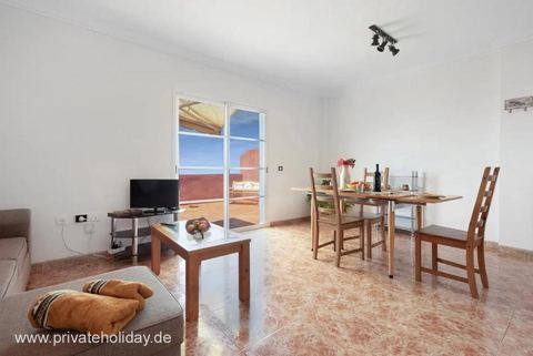 Woonkamer met televisie en eettafel – Puerto de la Cruz, Teneriffa