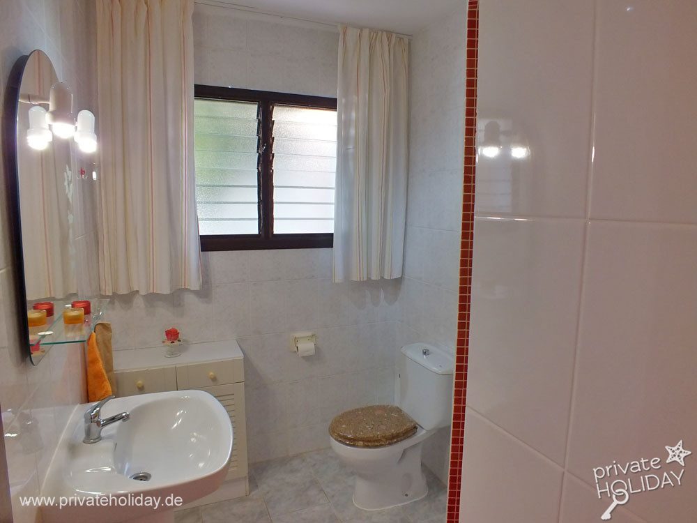 Bagno con lavabo e WC – El Sauzal, Tenerife