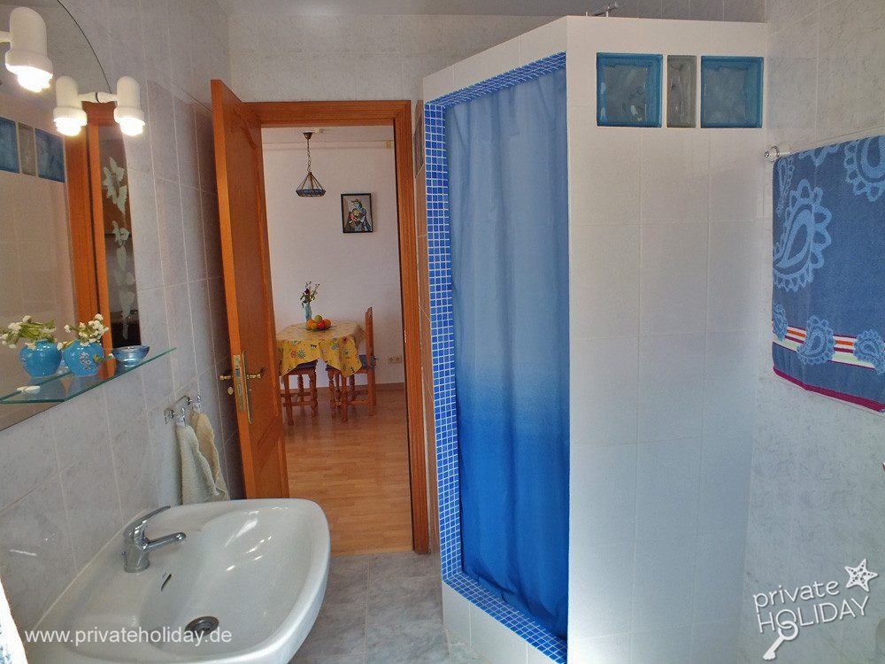 Salle de bain avec douche et lavabo – El Sauzal, Ténérife