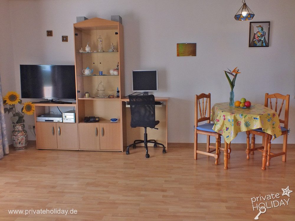 Salon avec TV et table à manger – El Sauzal, Ténérife