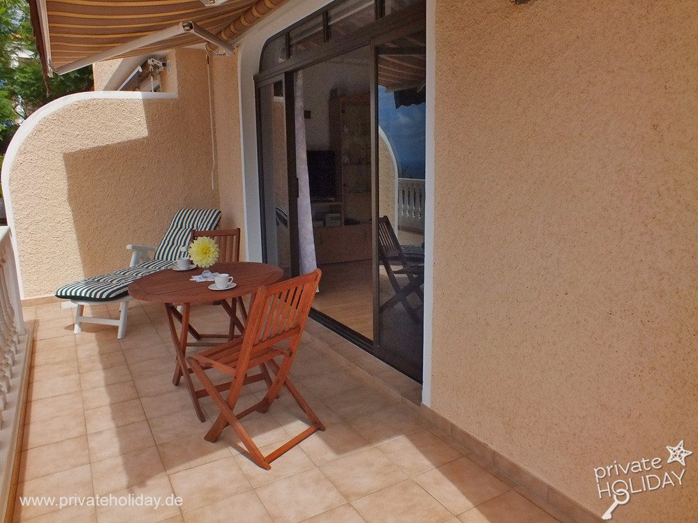 Terrasse couverte avec table et transat – El Sauzal, Ténérife