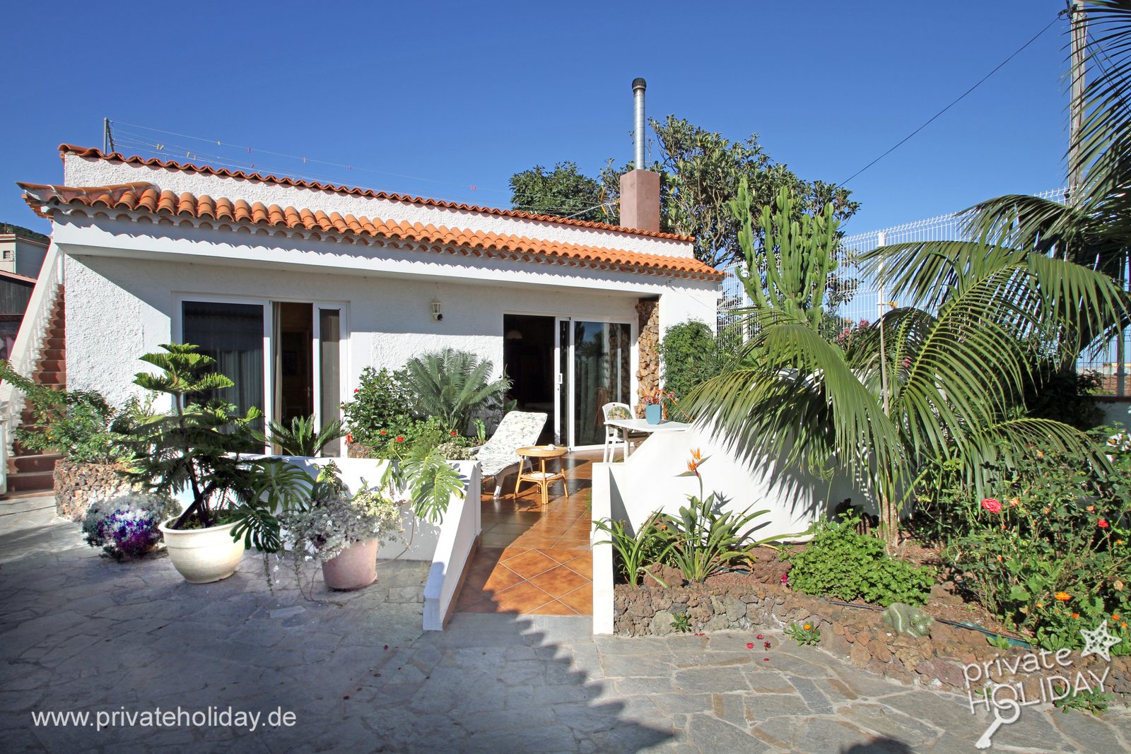 Terraza con zona de estar y plantas tropicales – El Tanque, Tenerife