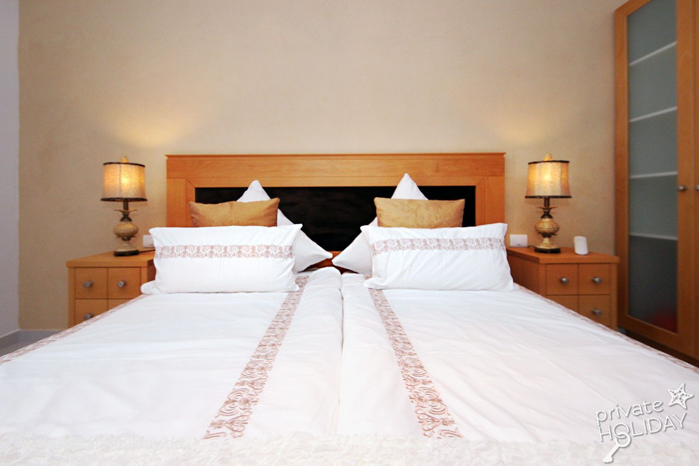 Schlafzimmer mit zwei Einzelbetten und Nachttischen – Guía de Isora, Teneriffa