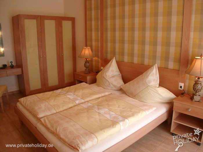 Bright bedroom with double bed and wardrobe – Guía de Isora, Tenerife