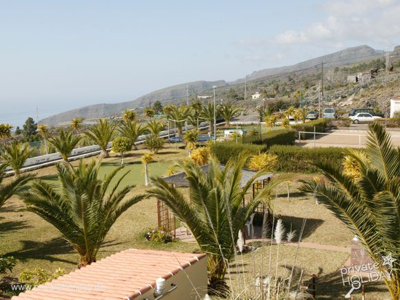 Jardin de palmiers avec vue sur la mer et montagnes – Chio, Ténérife