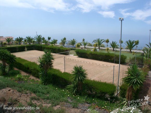 Court de tennis avec haies et vue mer – Chio, Ténérife