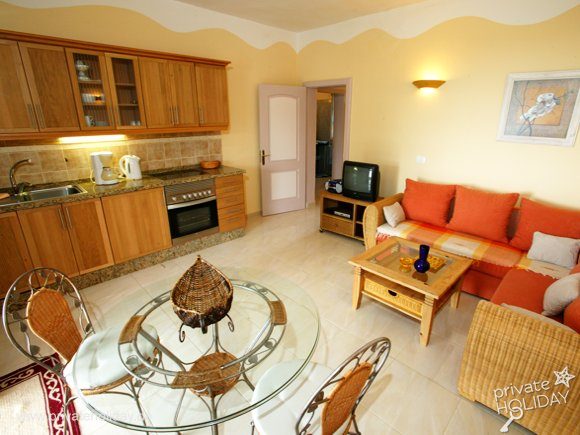 Soggiorno con cucina aperta e divano – Chio, Tenerife