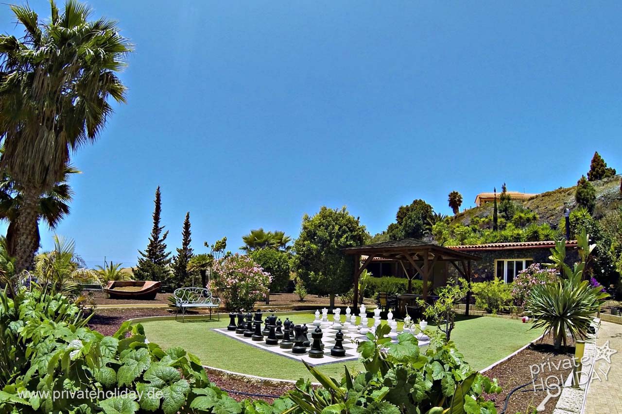 Ogród z dużą szachownicą i altaną – Chio, Tenerife