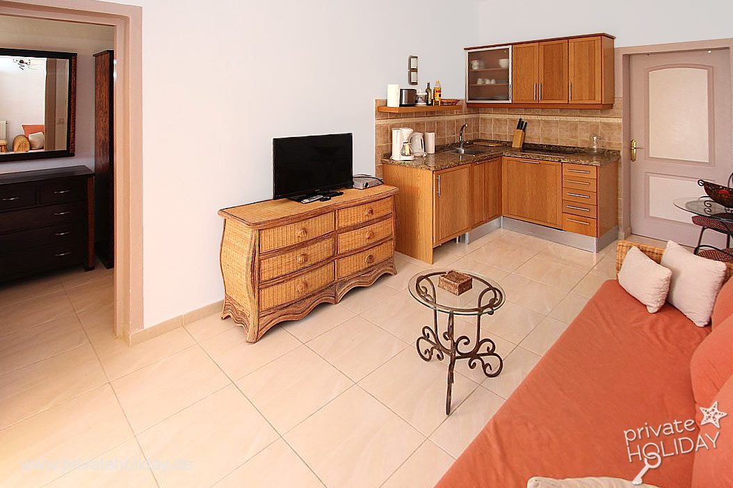 Strefa dzienna z aneksem kuchennym i szafką TV – Chio, Tenerife