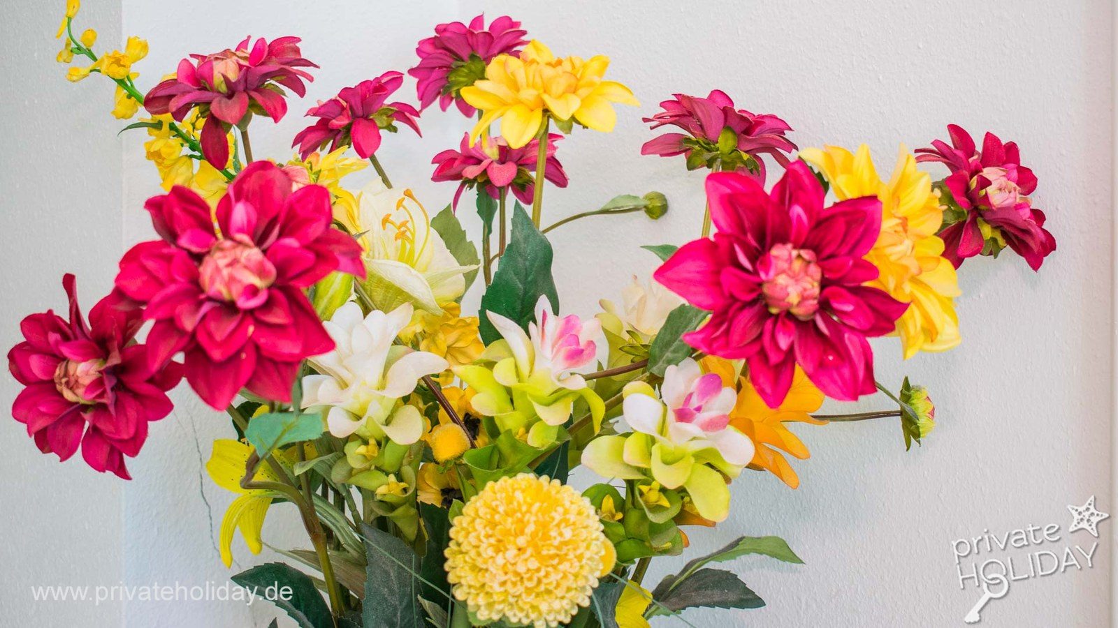 Ramo de flores con flores rosas y amarillas – Chayofa, Tenerife