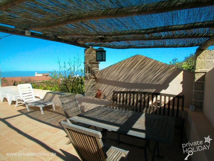 Terrazza coperta con tavolo e vista mare – Guía de Isora, Tenerife