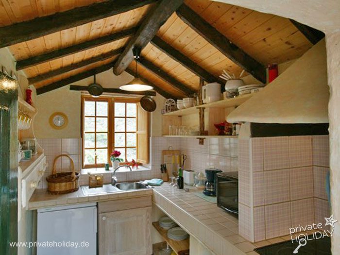 Cucina con travi a vista e finestra – Guía de Isora, Tenerife