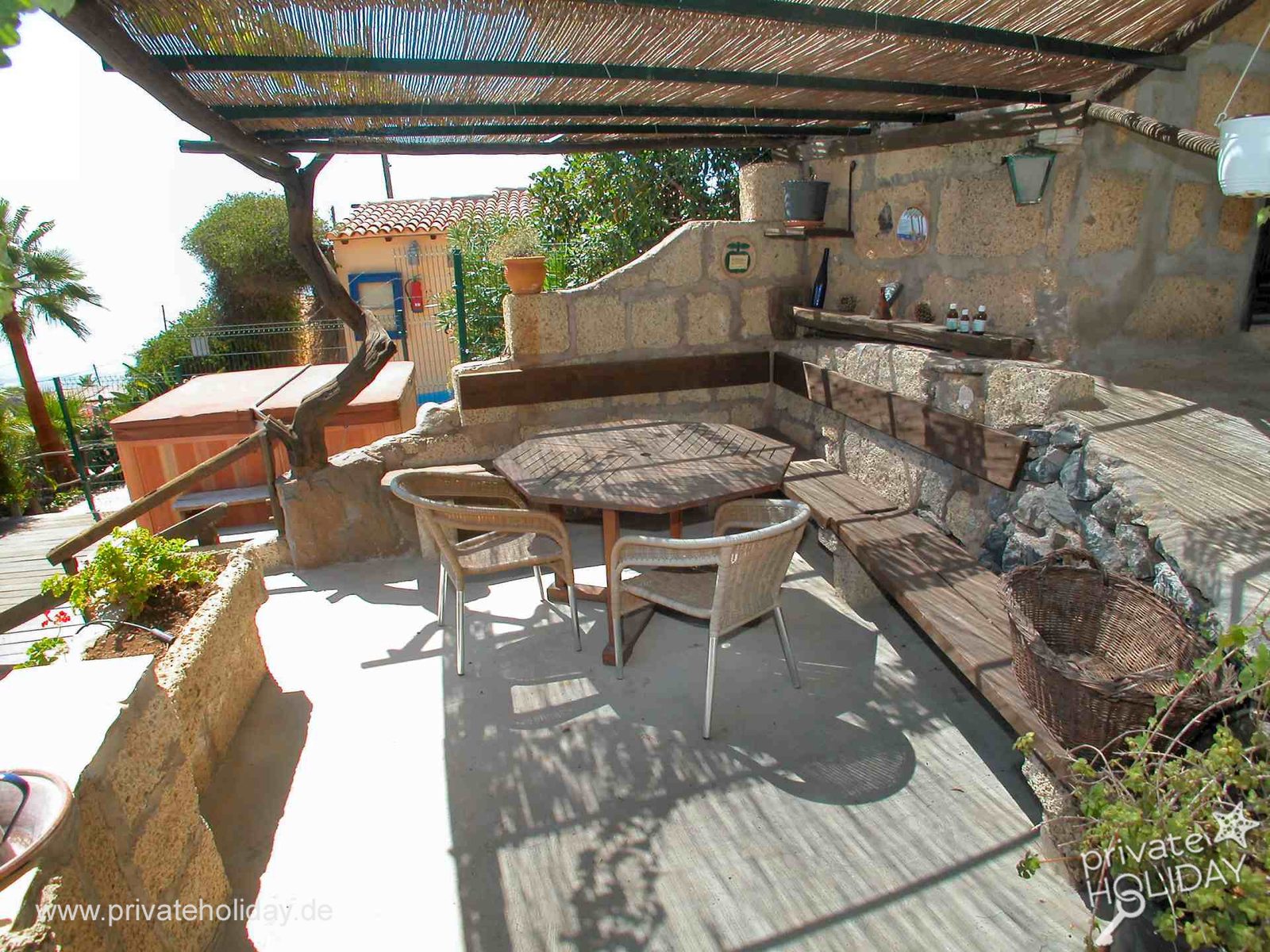 Terrazza coperta con tavolo e zona barbecue – Guía de Isora, Tenerife
