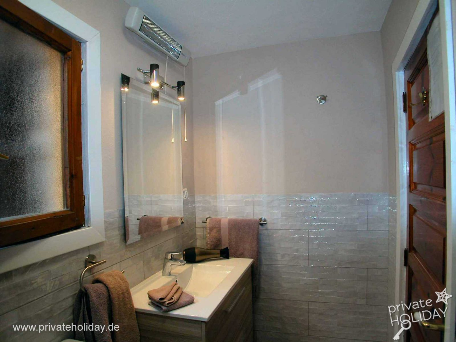 Bagno piccolo con lavabo e doccia – Guía de Isora, Tenerife