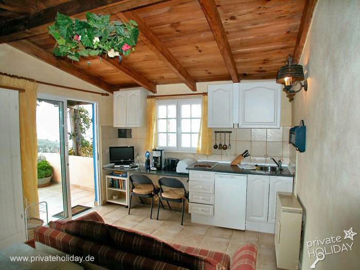 Cuisine avec porte coulissante et accès terrasse – Guía de Isora, Ténérife