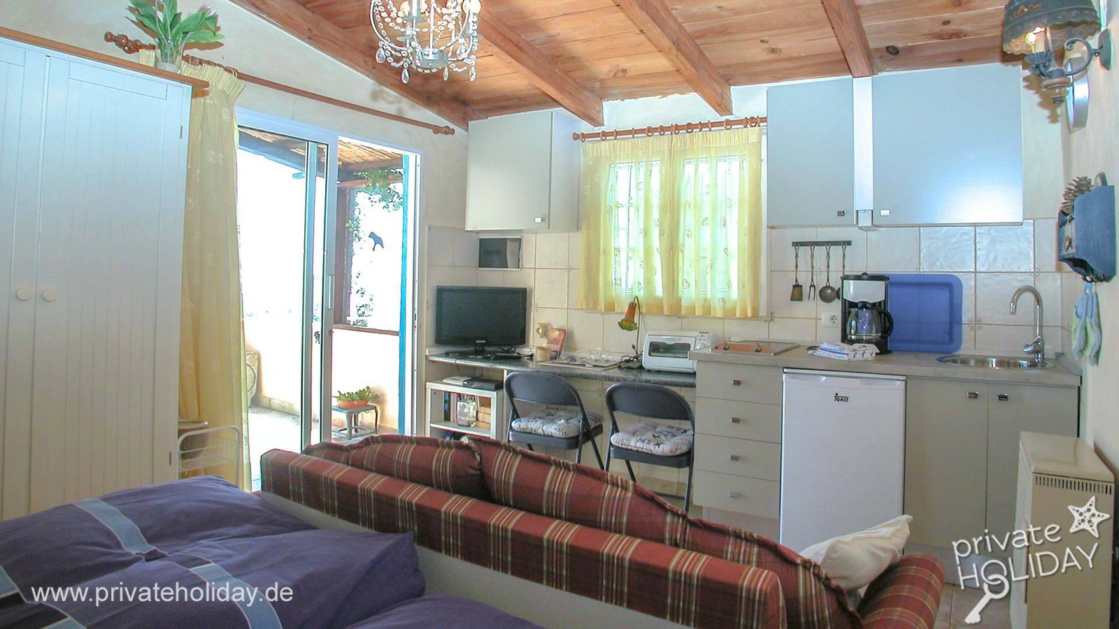 Coin salon avec kitchenette et porte-fenêtre – Guía de Isora, Ténérife