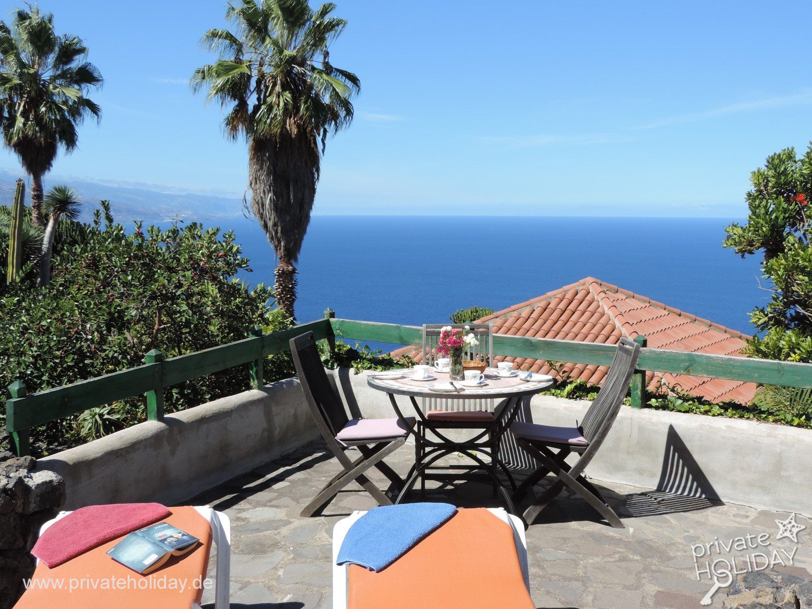 Terrazza con tavolo, lettini e vista mare – La Matanza, Tenerife
