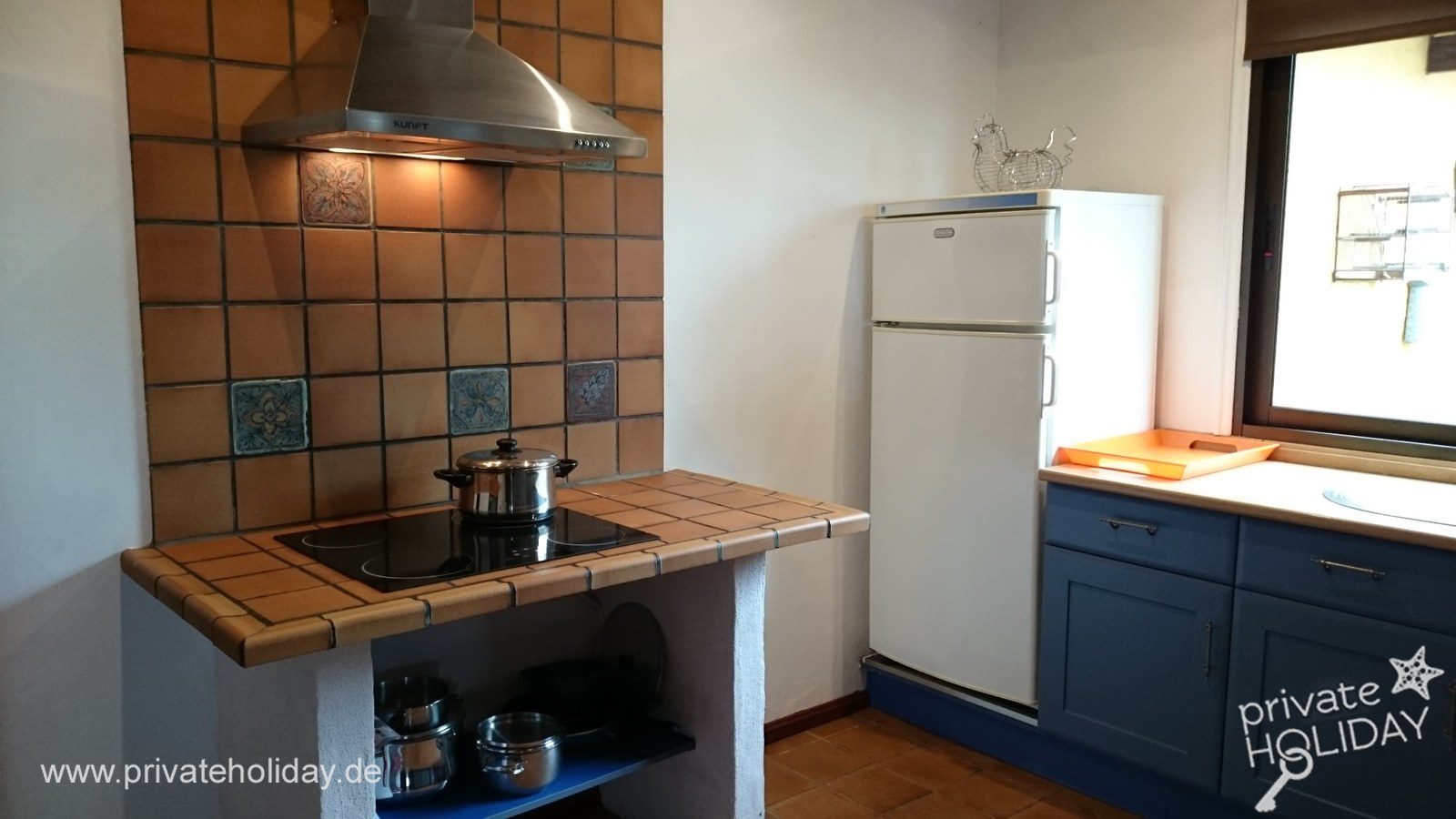 Cucina con fornello piastrellato e frigorifero – La Matanza, Tenerife