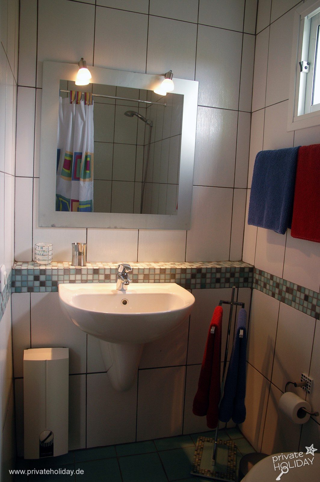 Petite salle de bains avec miroir et lavabo – La Matanza, Ténérife