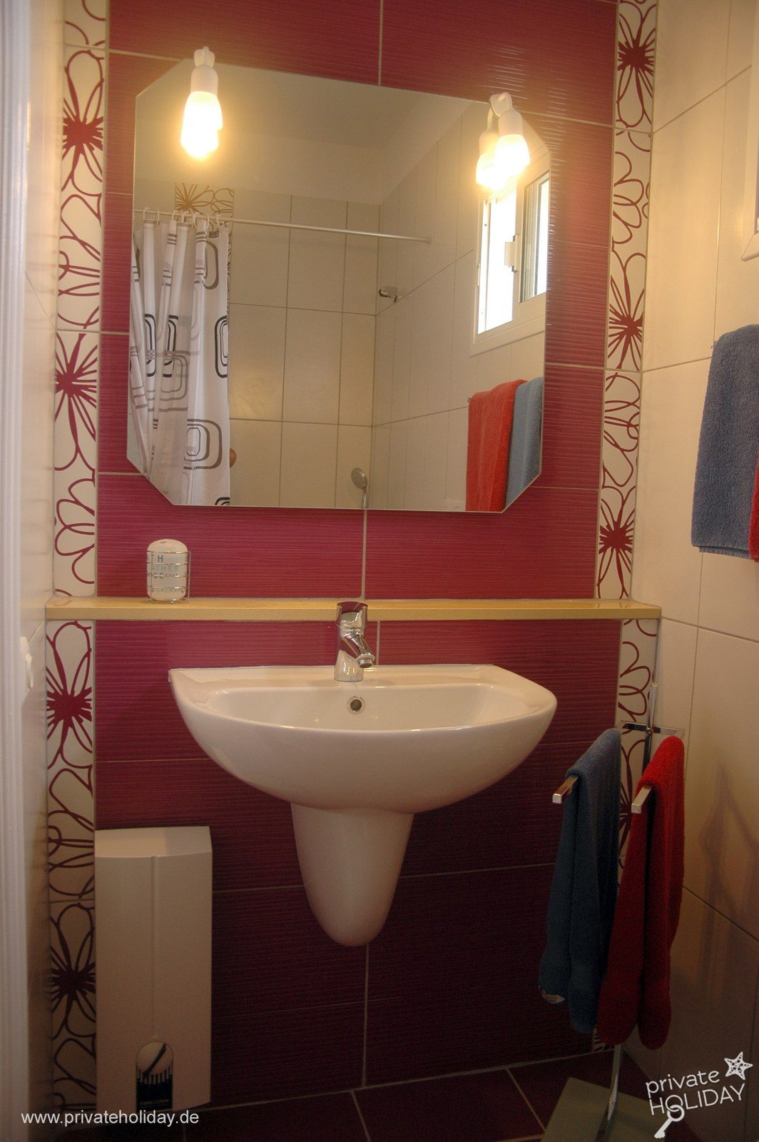 Bathroom with sink and mirror – La Matanza, Tenerife