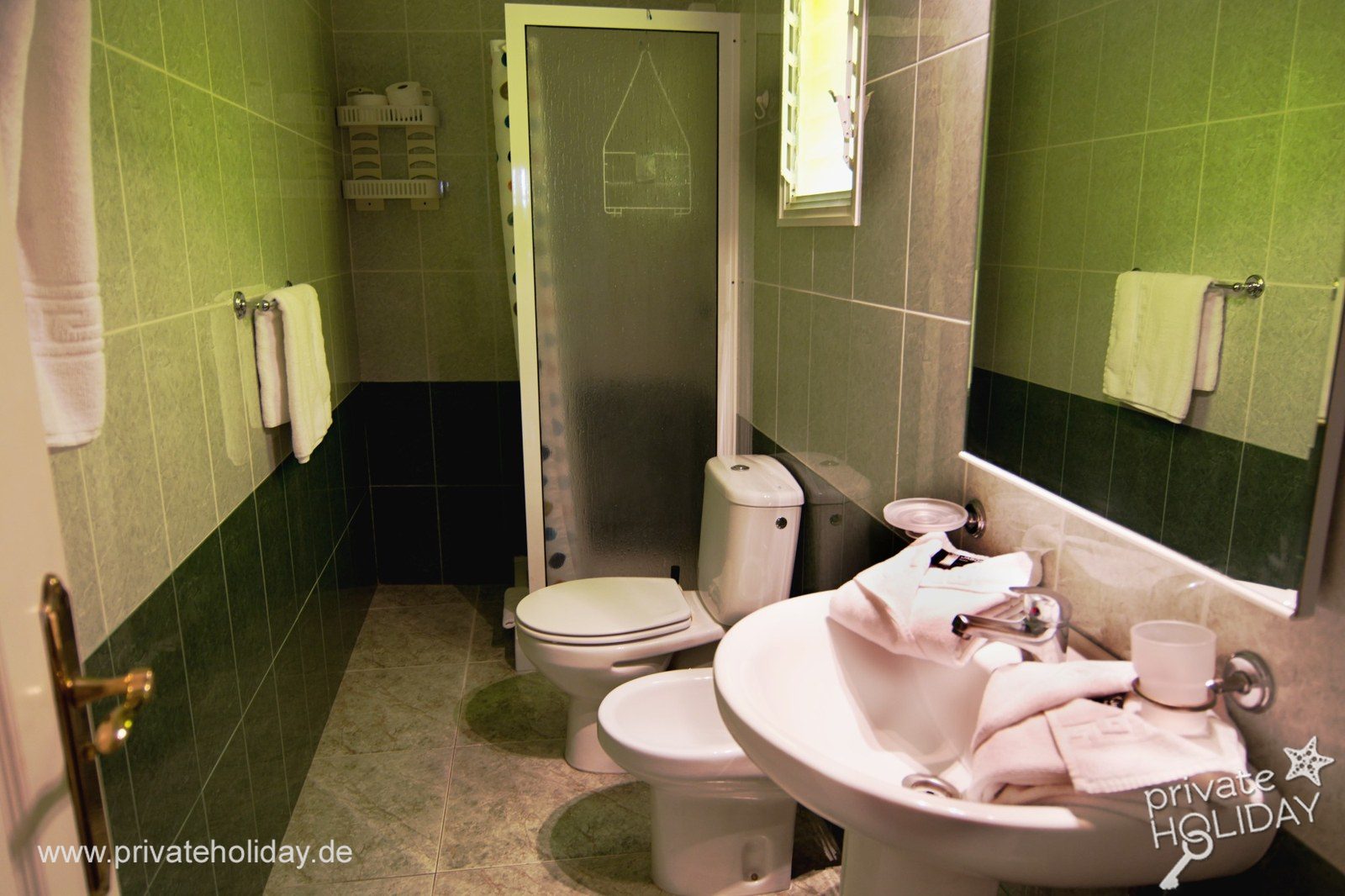 Salle de bain avec douche et lavabo – Los Cristianos, Ténérife