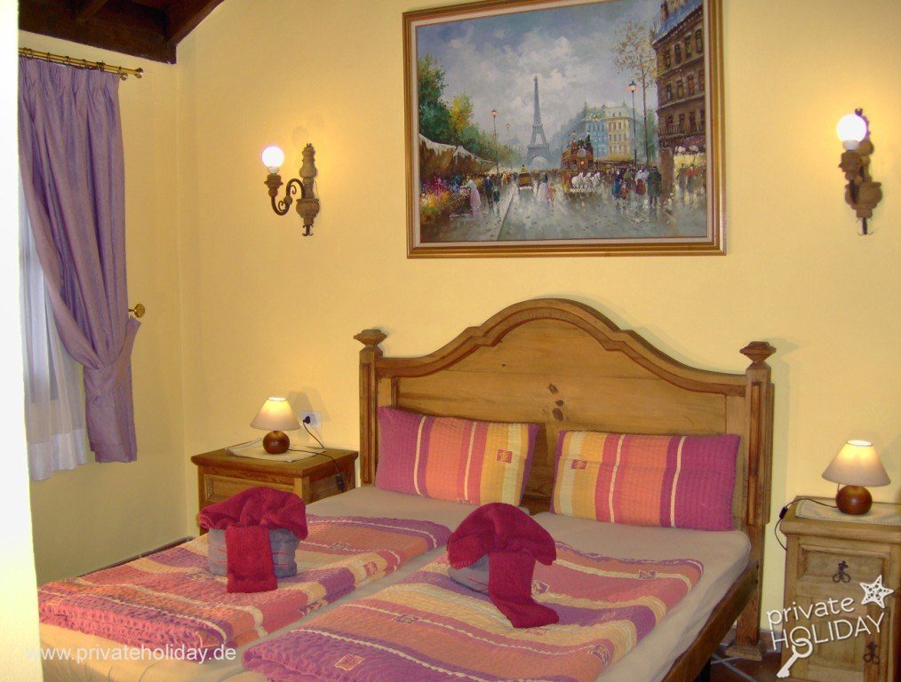 Bedroom with double bed and bedside tables – Icod de los Vinos, Tenerife