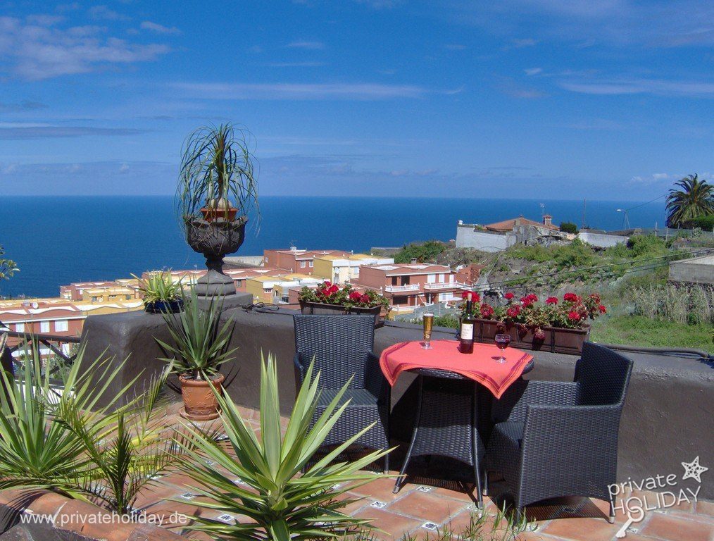 Terras met eettafel en zeezicht – Icod de los Vinos, Teneriffa