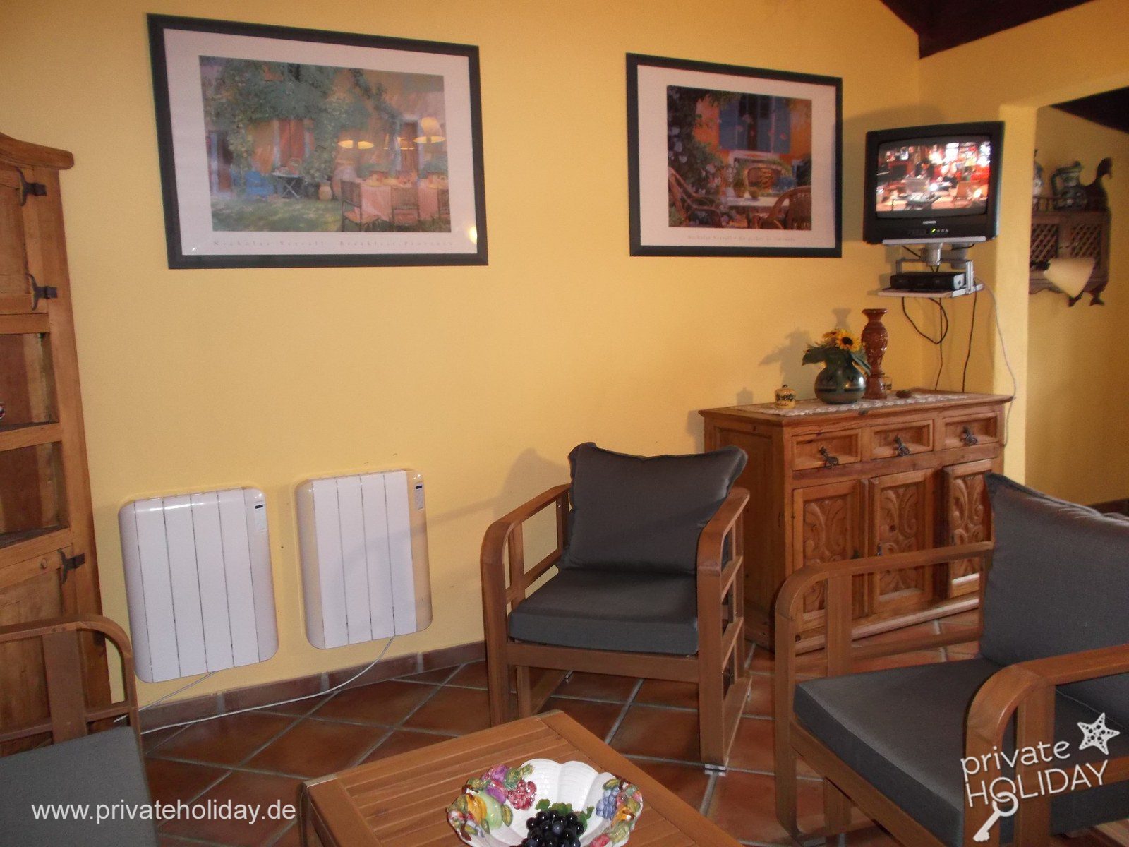 Cozy living room with TV and wooden cabinet – Icod de los Vinos, Tenerife