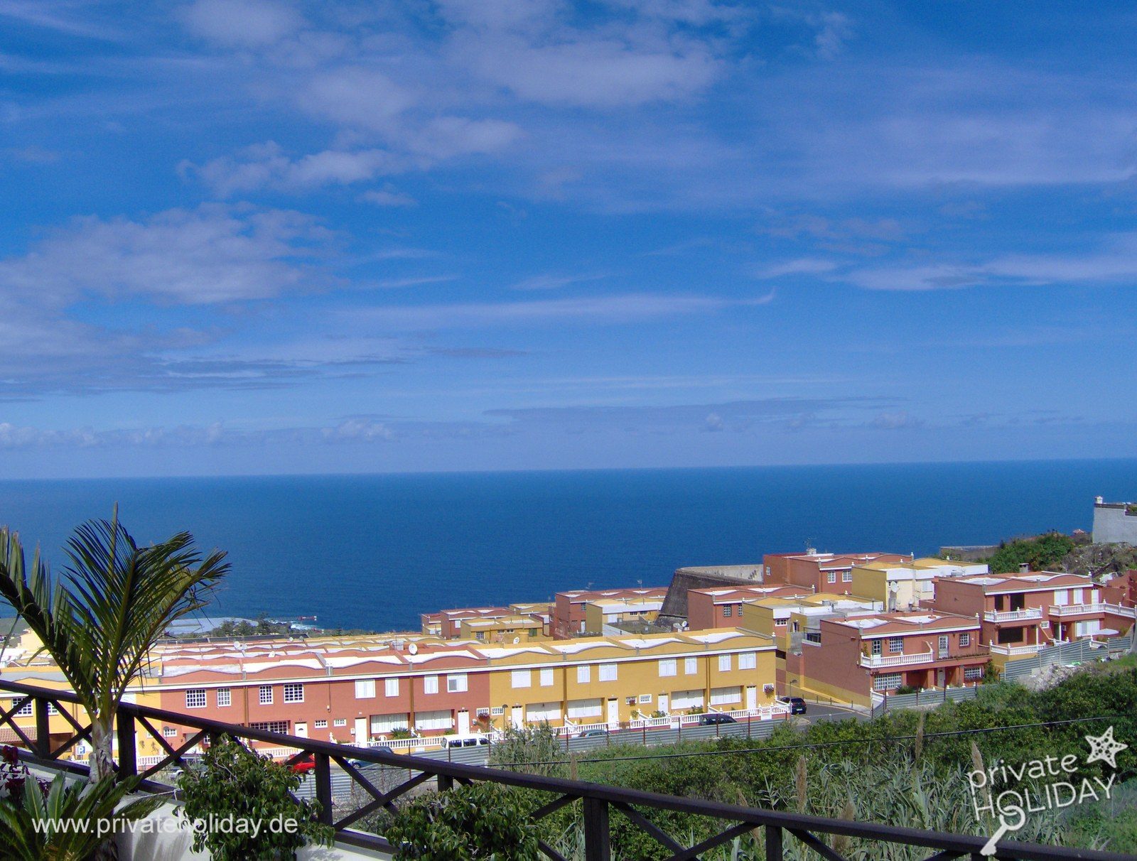 Balcone con vista mare e case colorate – Icod de los Vinos, Tenerife