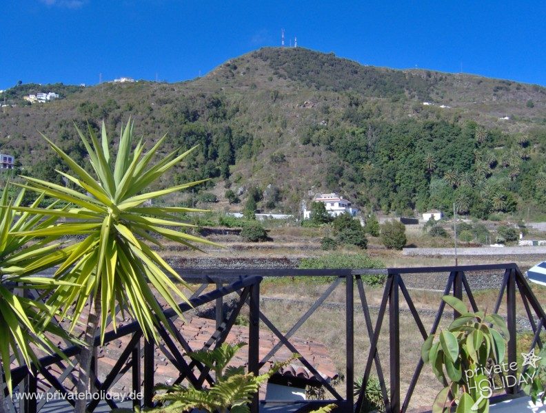 Balcon avec rambarde et vue sur la montagne – Icod de los Vinos, Ténérife