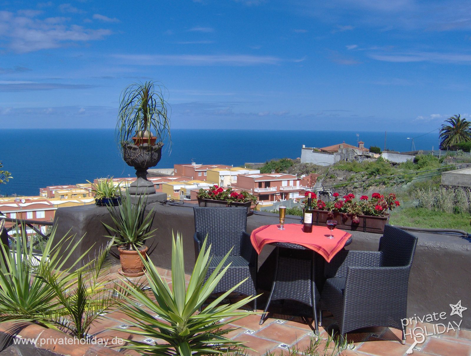 Terrasse avec table et vue sur l’Atlantique – Icod de los Vinos, Ténérife