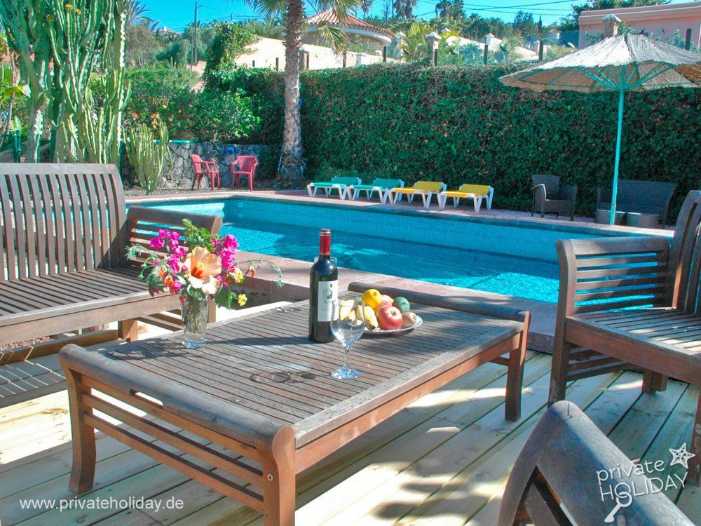 Terrace with pool and seating area – La Matanza, Tenerife