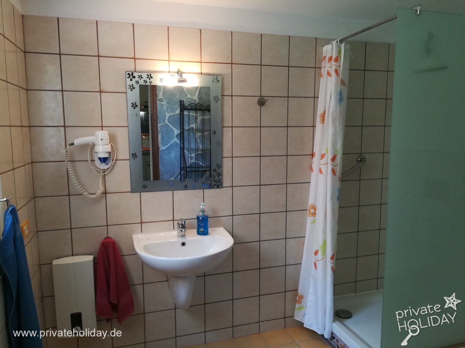 Salle de bain avec lavabo et douche – La Matanza, Ténérife