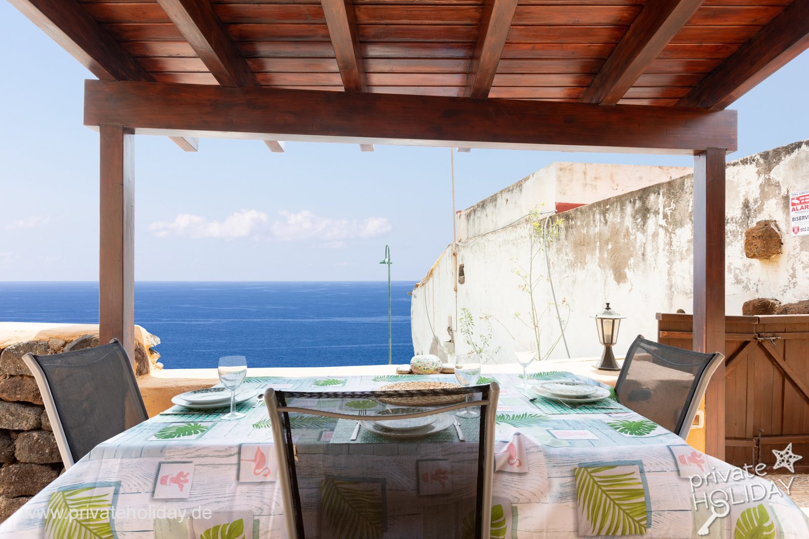 Terrazza coperta con tavolo da pranzo e vista mare – Igueste de San Andrés, Tenerife