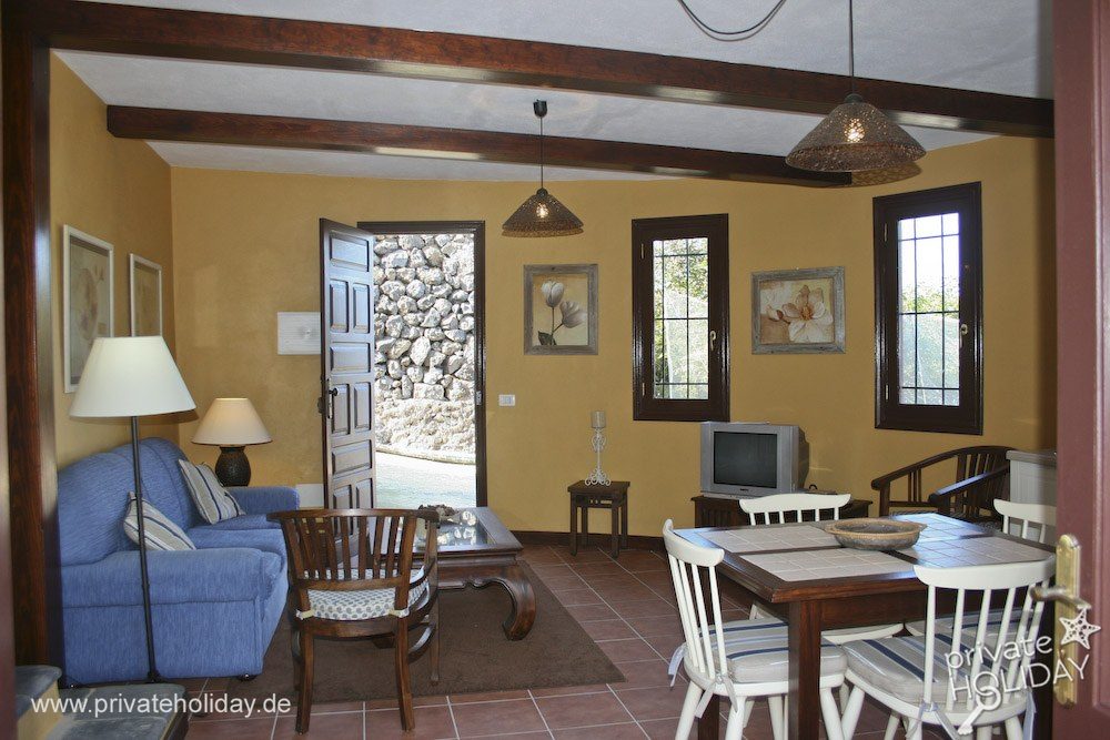 Salon avec table à manger et porte ouverte – Puerto de la Cruz, Ténérife