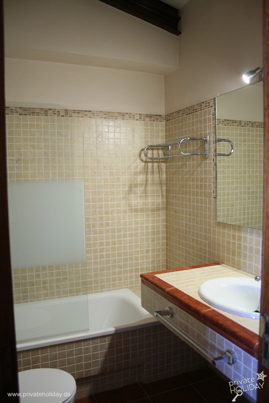 Salle de bain avec baignoire et lavabo – Puerto de la Cruz, Ténérife