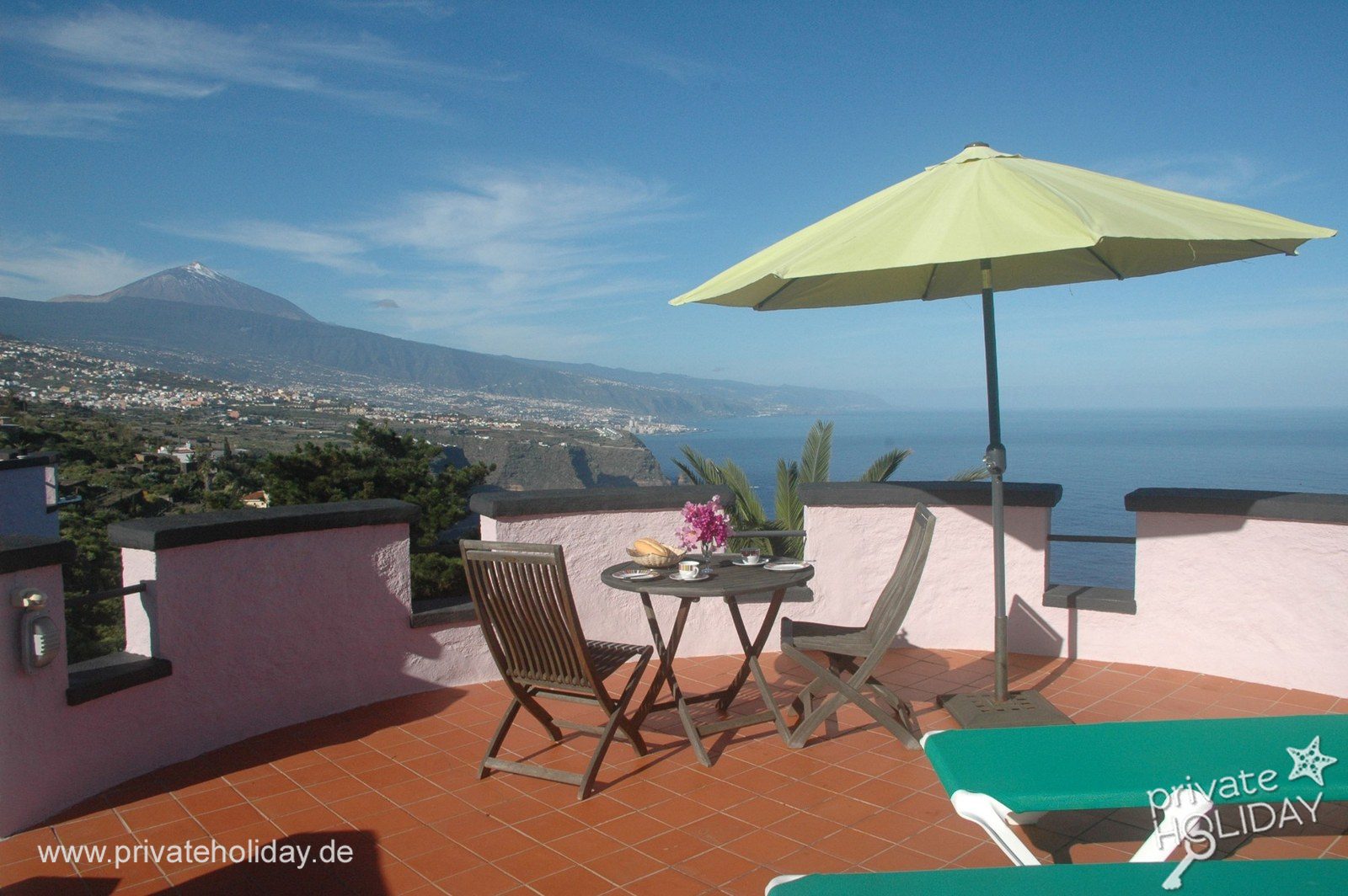 Terrasse avec table, parasol et vue mer – La Matanza, Ténérife