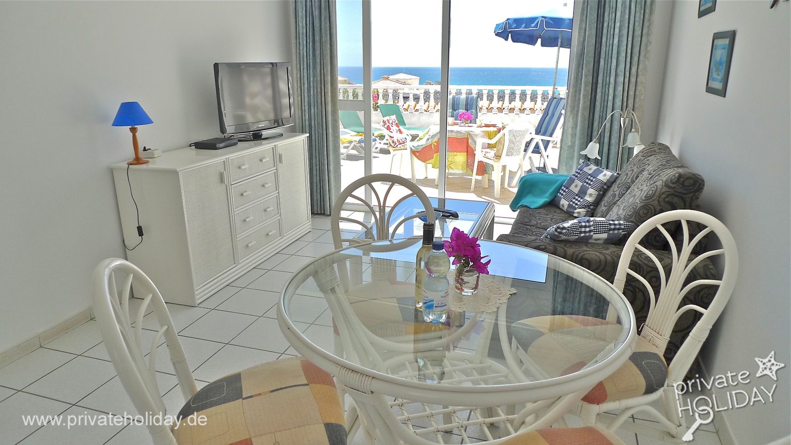 Woonkamer met eettafel en zeezicht – Costa Calma, Fuerteventura