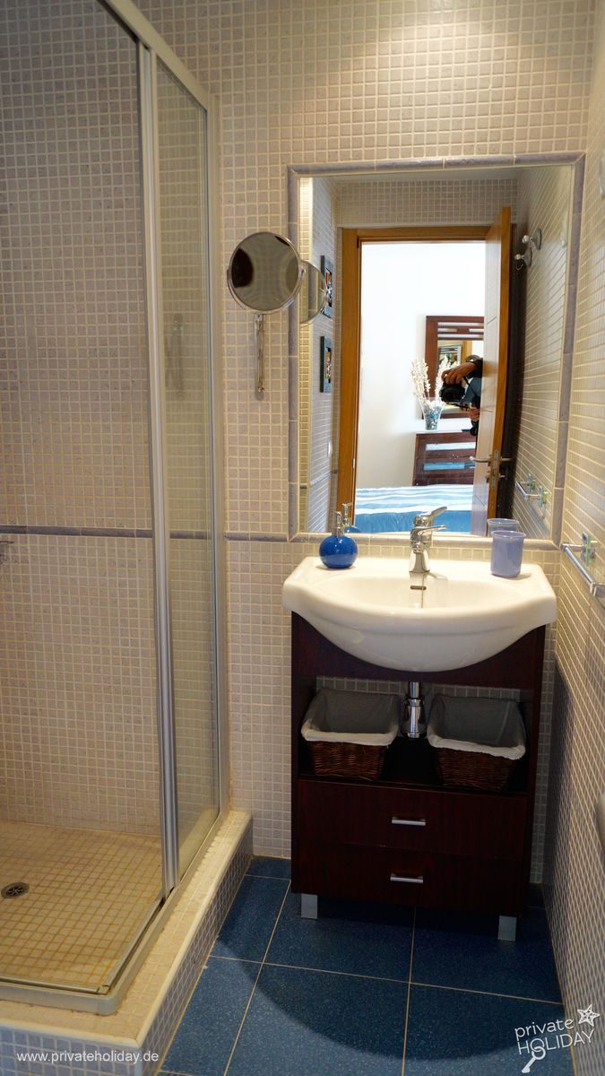 Salle de bain avec lavabo et douche – Costa Calma, Fuerteventura