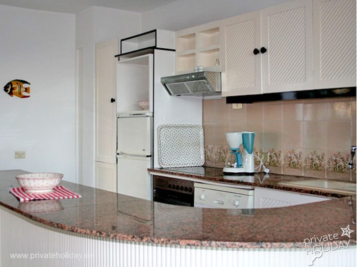 Cucina con piano in granito e elettrodomestici – Playa del Inglés, Gran Canaria