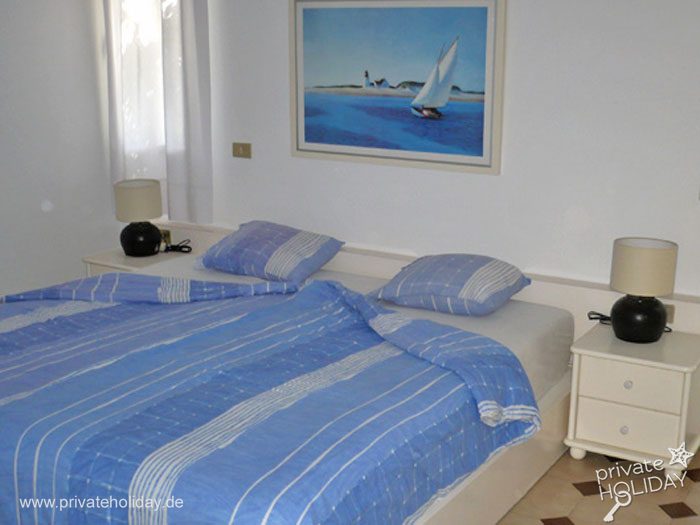 Bedroom with double bed and bedside tables – Playa del Inglés, Gran Canaria