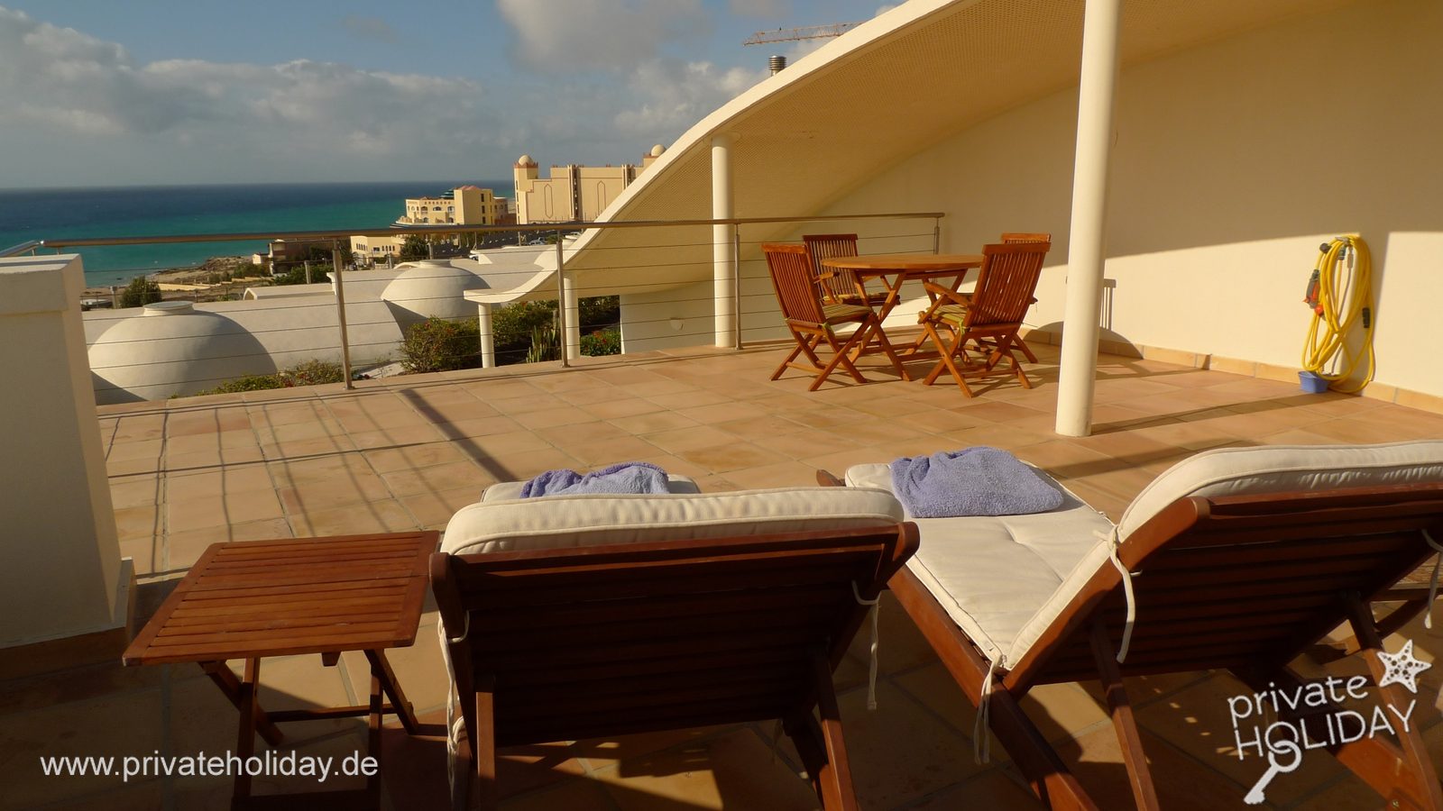 Terrasse sur le toit avec transats et vue mer – Costa Calma, Fuerteventura